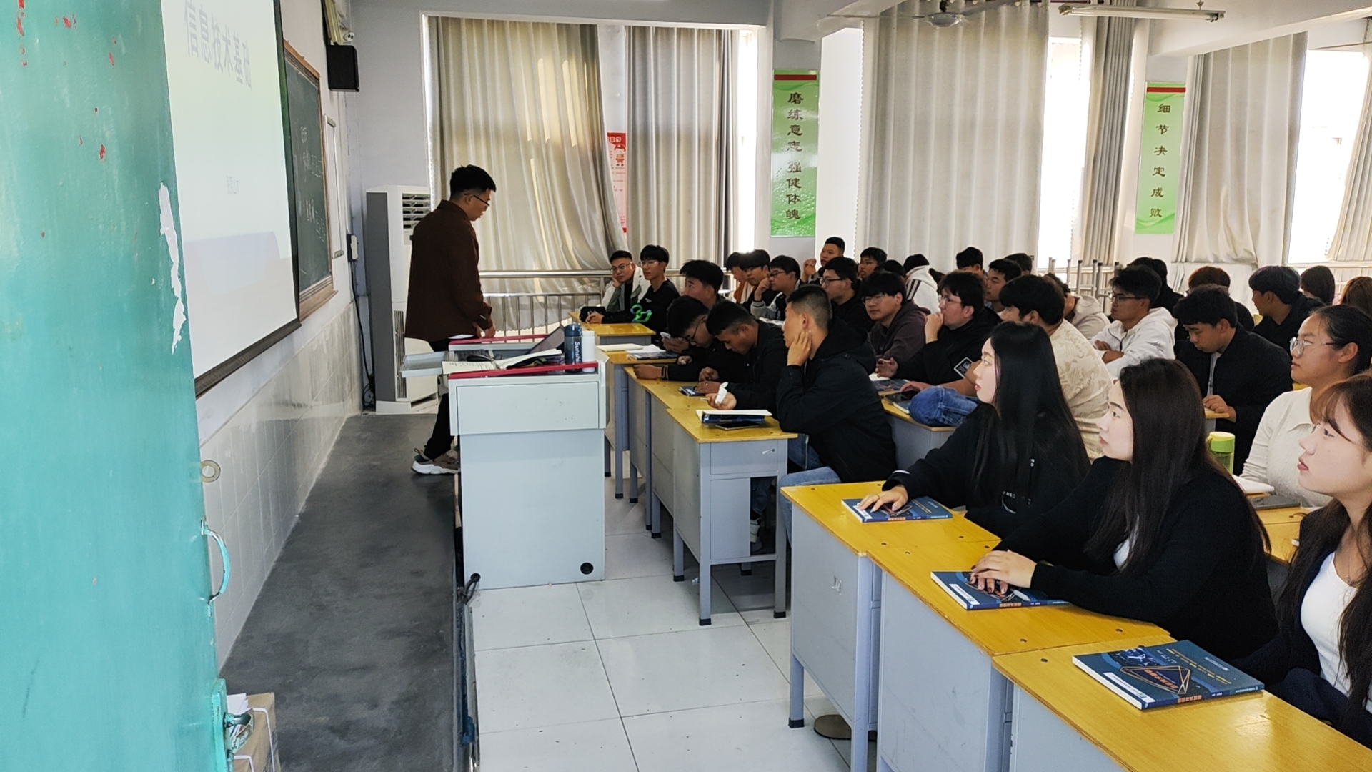 少妇被又大又粗又爽久久