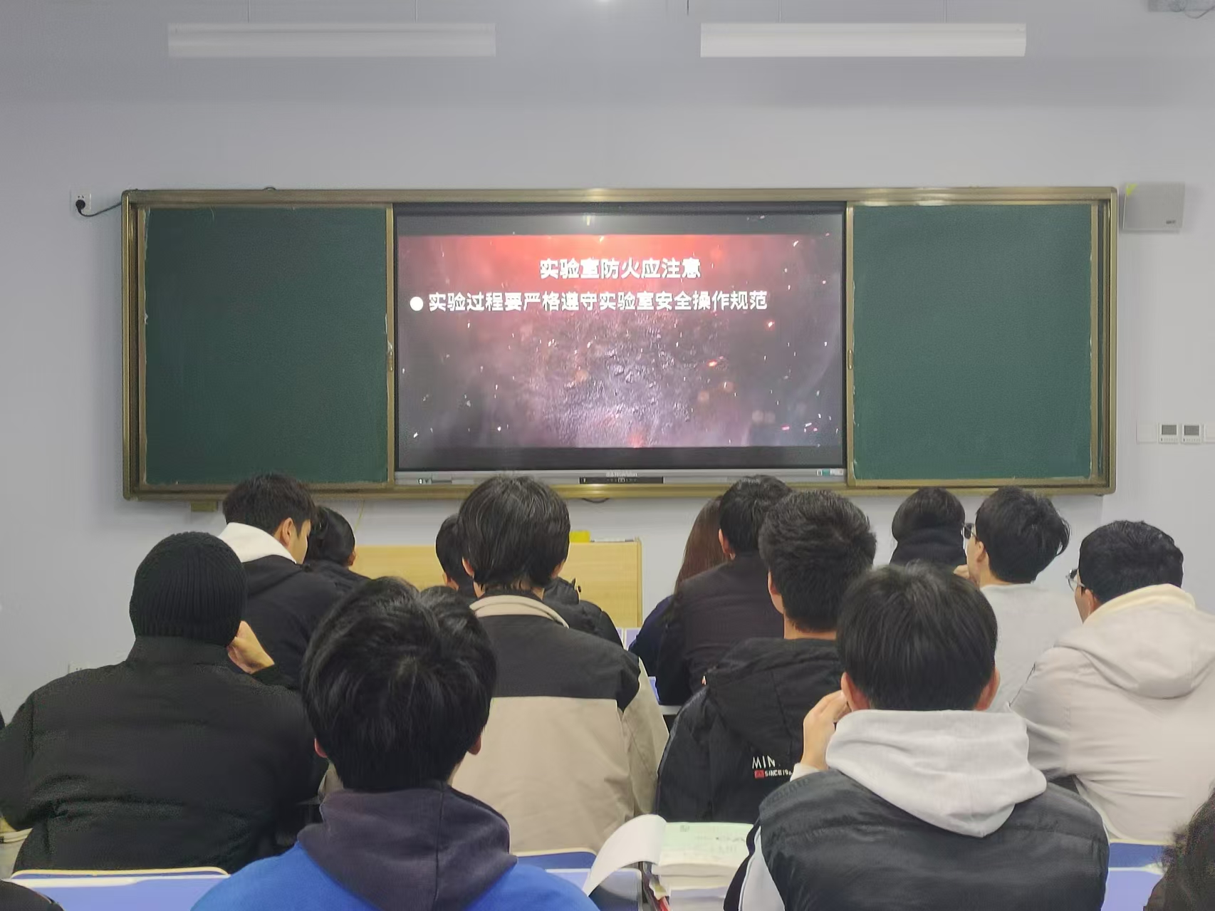 少妇被又大又粗又爽久久