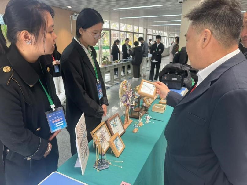 少妇被又大又粗又爽久久