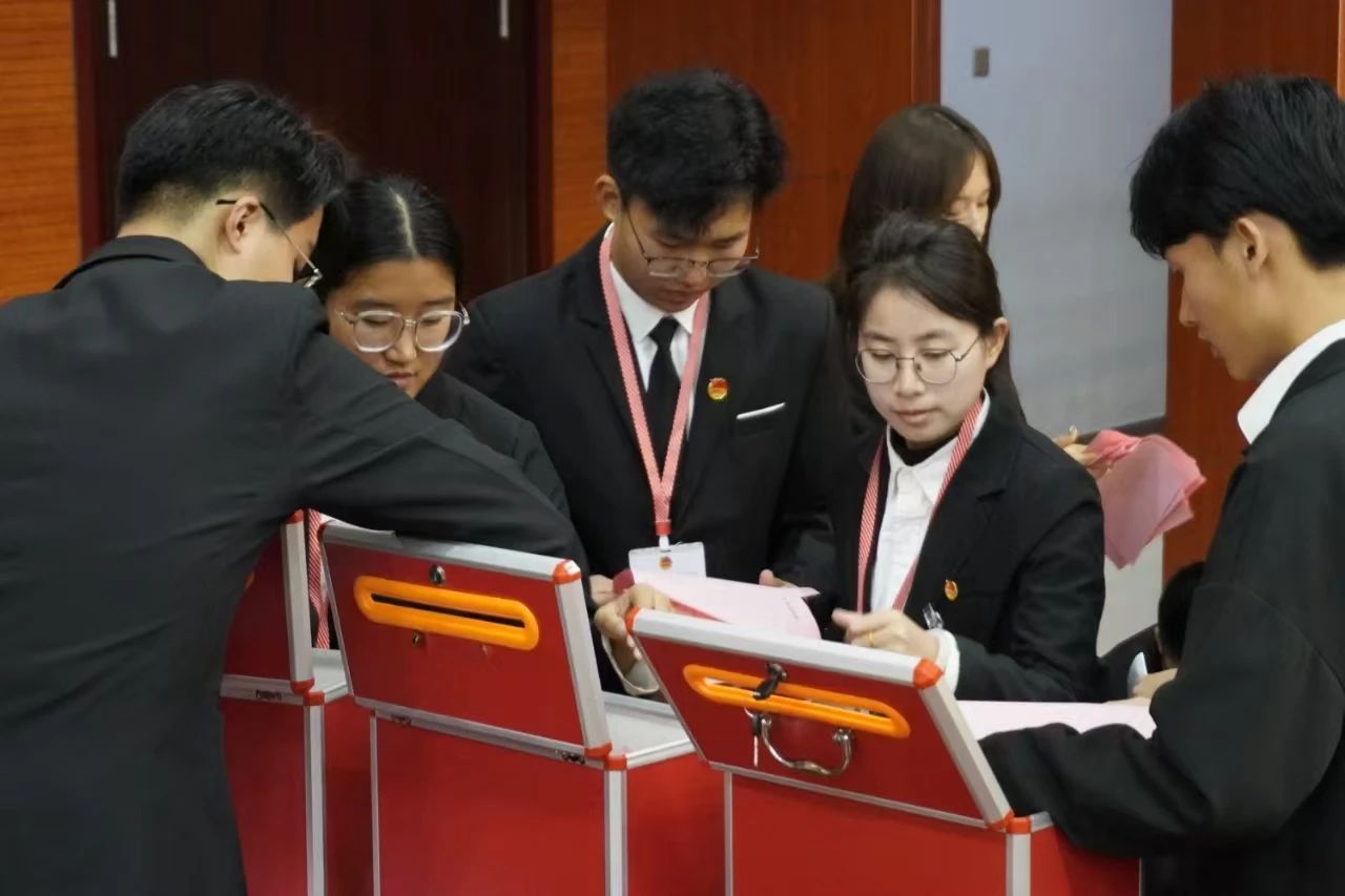 少妇被又大又粗又爽久久