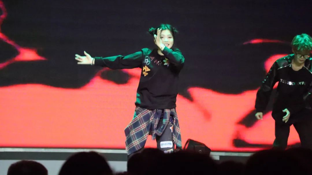 少妇被又大又粗又爽久久