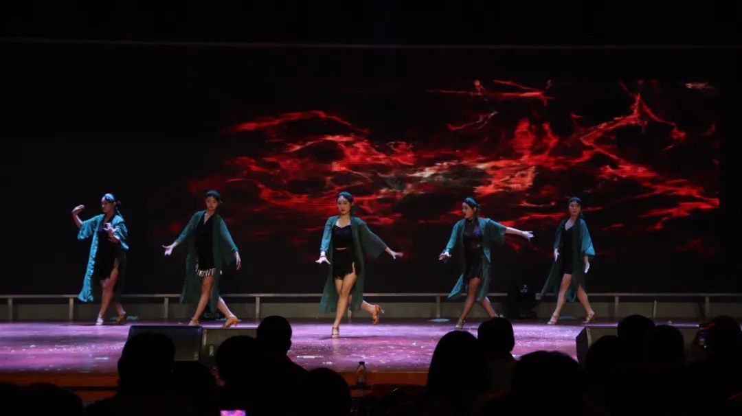 少妇被又大又粗又爽久久