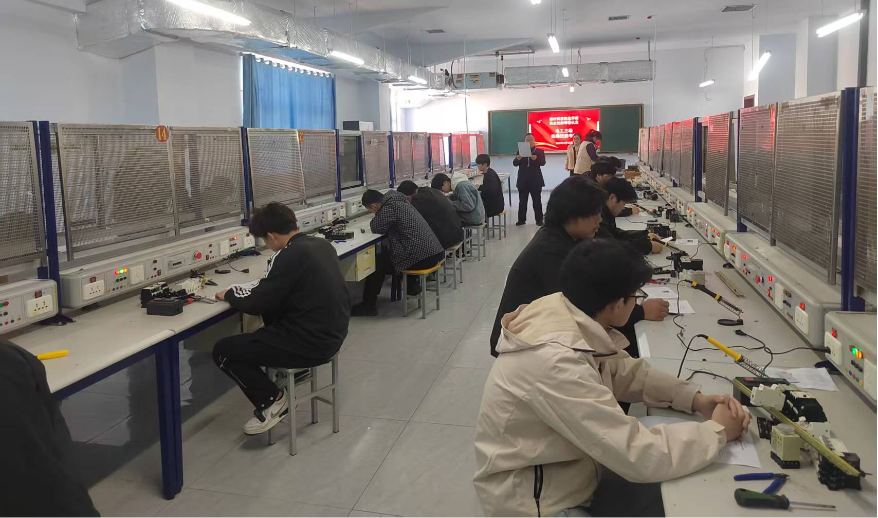 少妇被又大又粗又爽久久