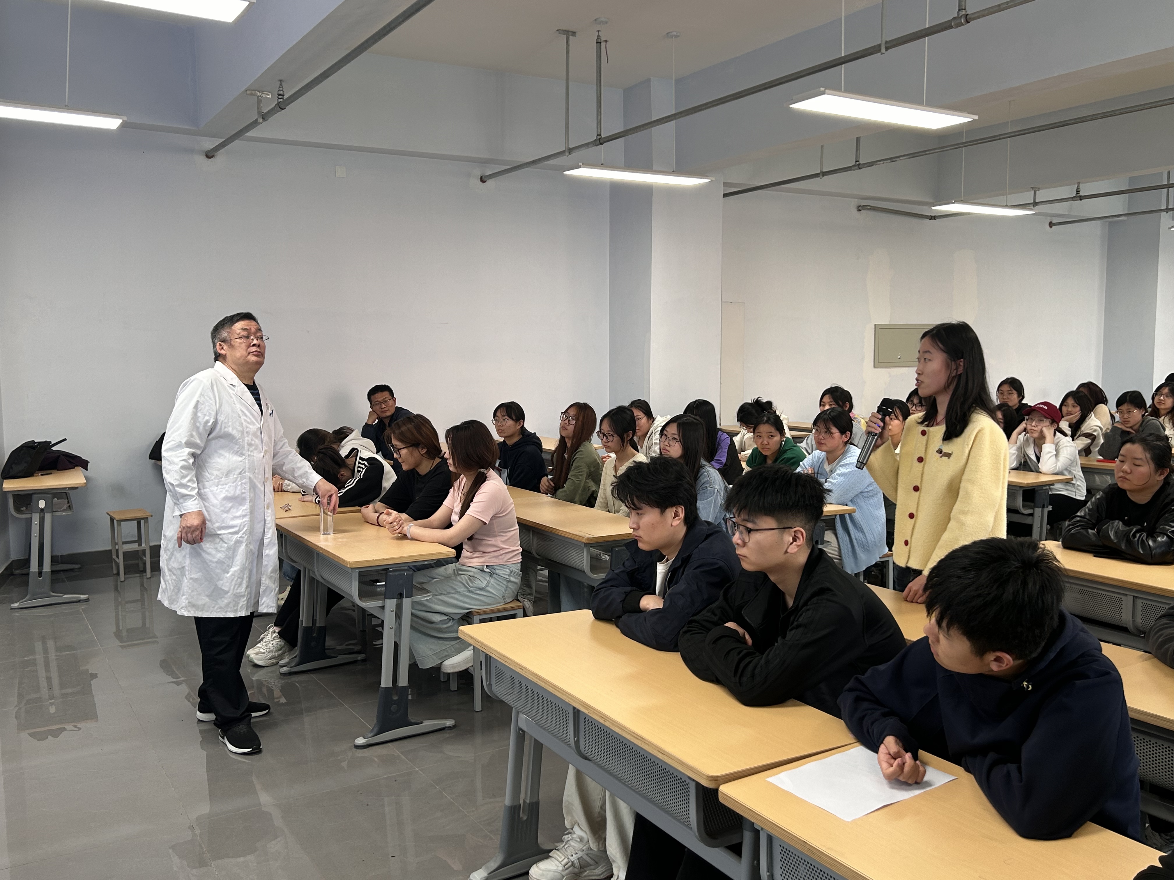 少妇被又大又粗又爽久久