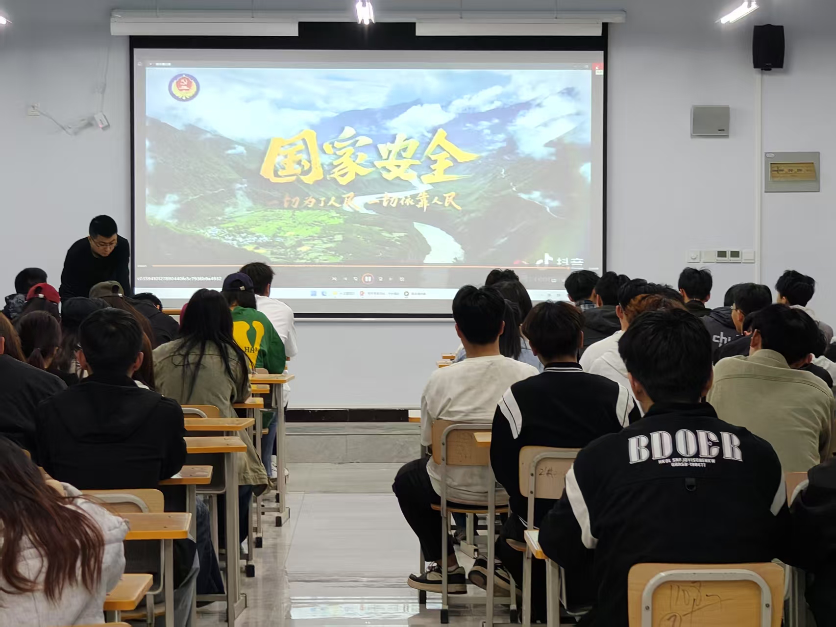 少妇被又大又粗又爽久久