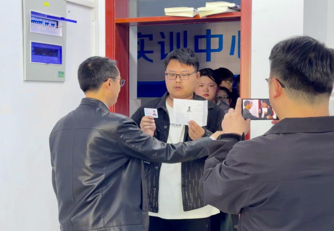 少妇被又大又粗又爽久久