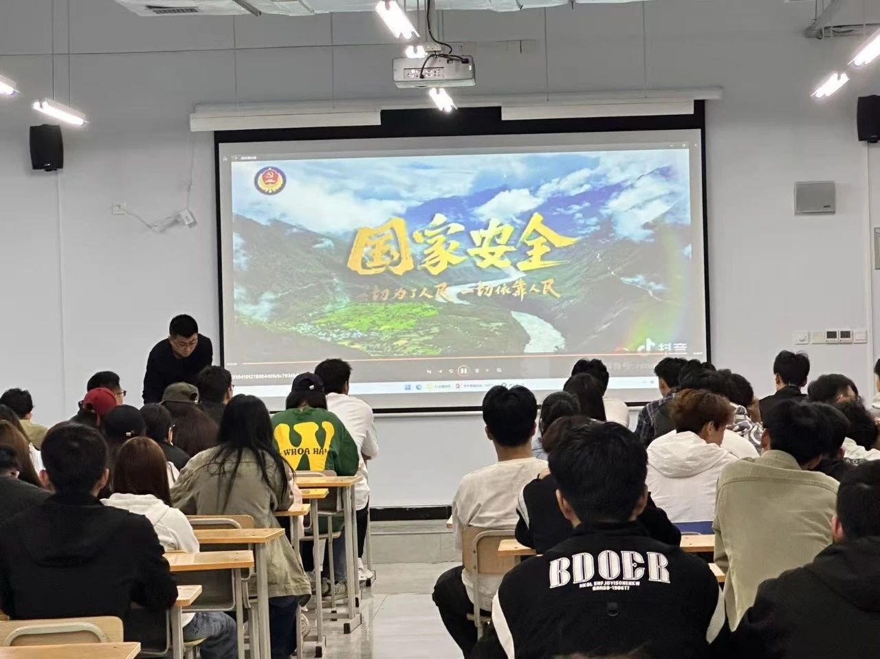 少妇被又大又粗又爽久久