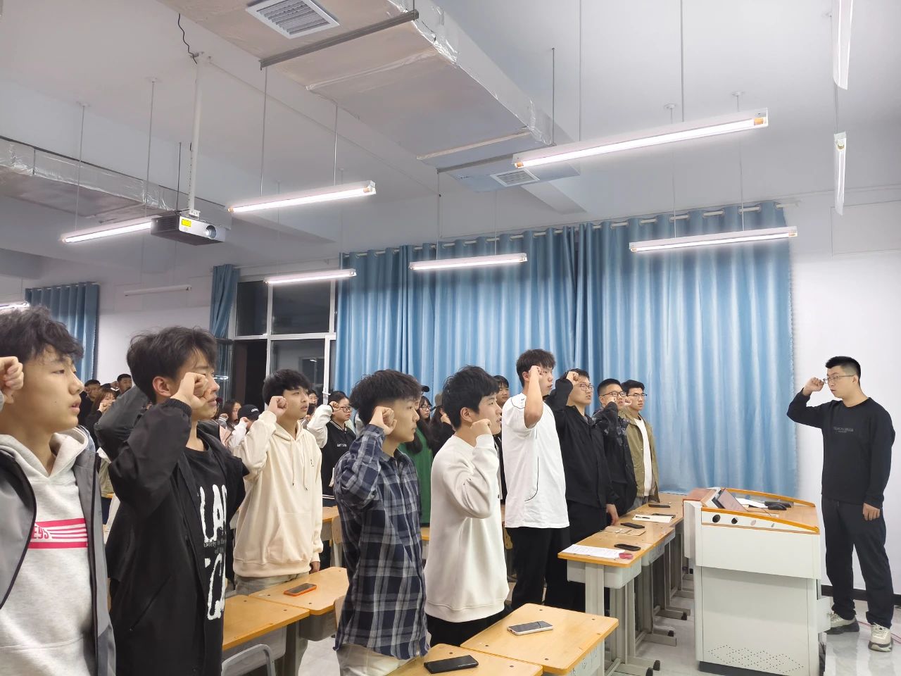 少妇被又大又粗又爽久久