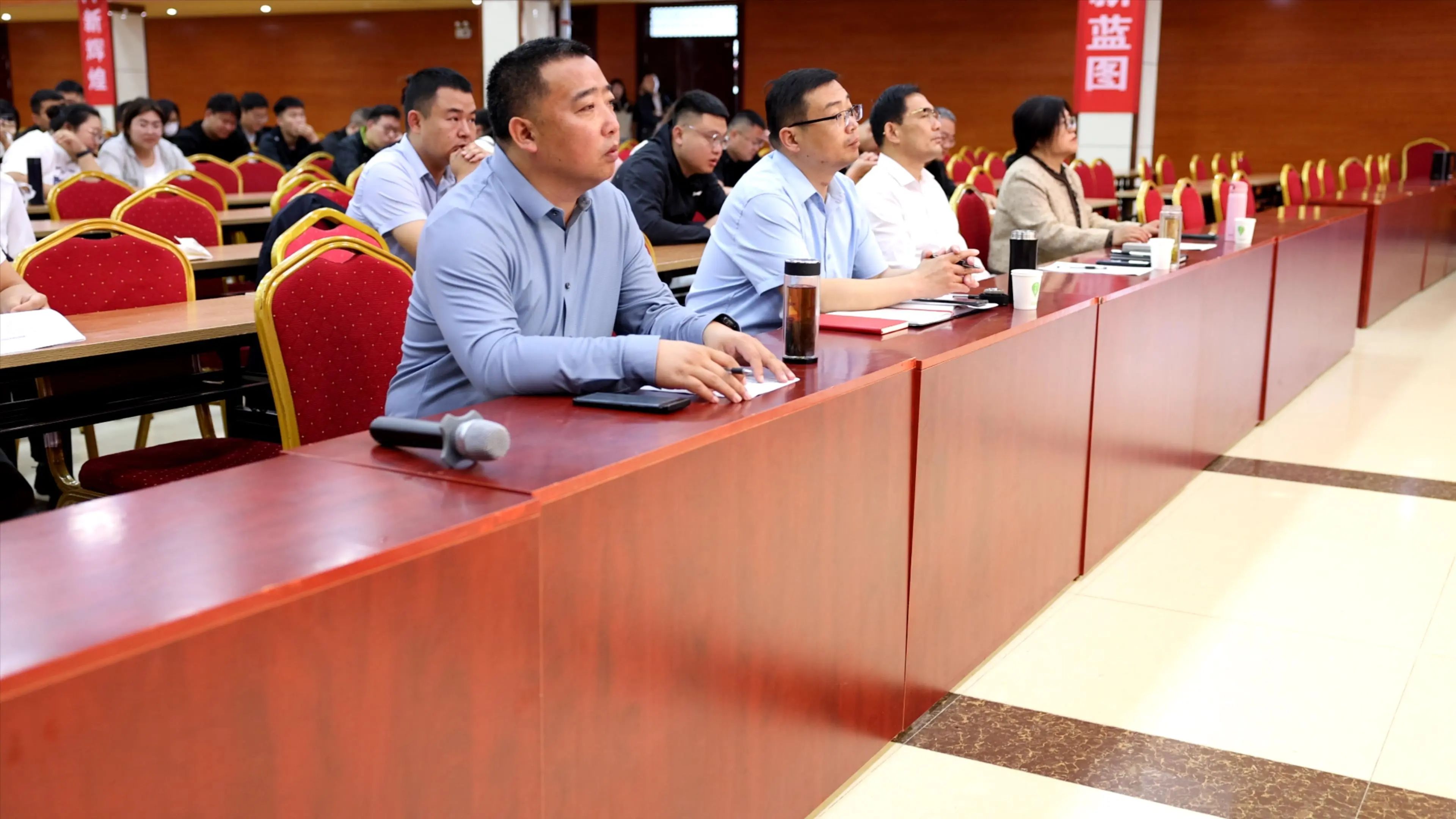 少妇被又大又粗又爽久久