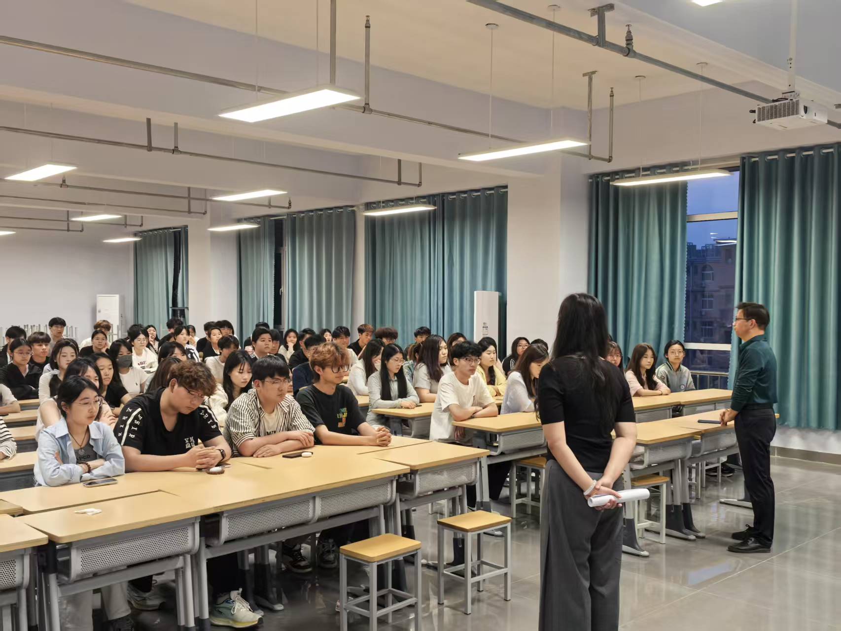 少妇被又大又粗又爽久久