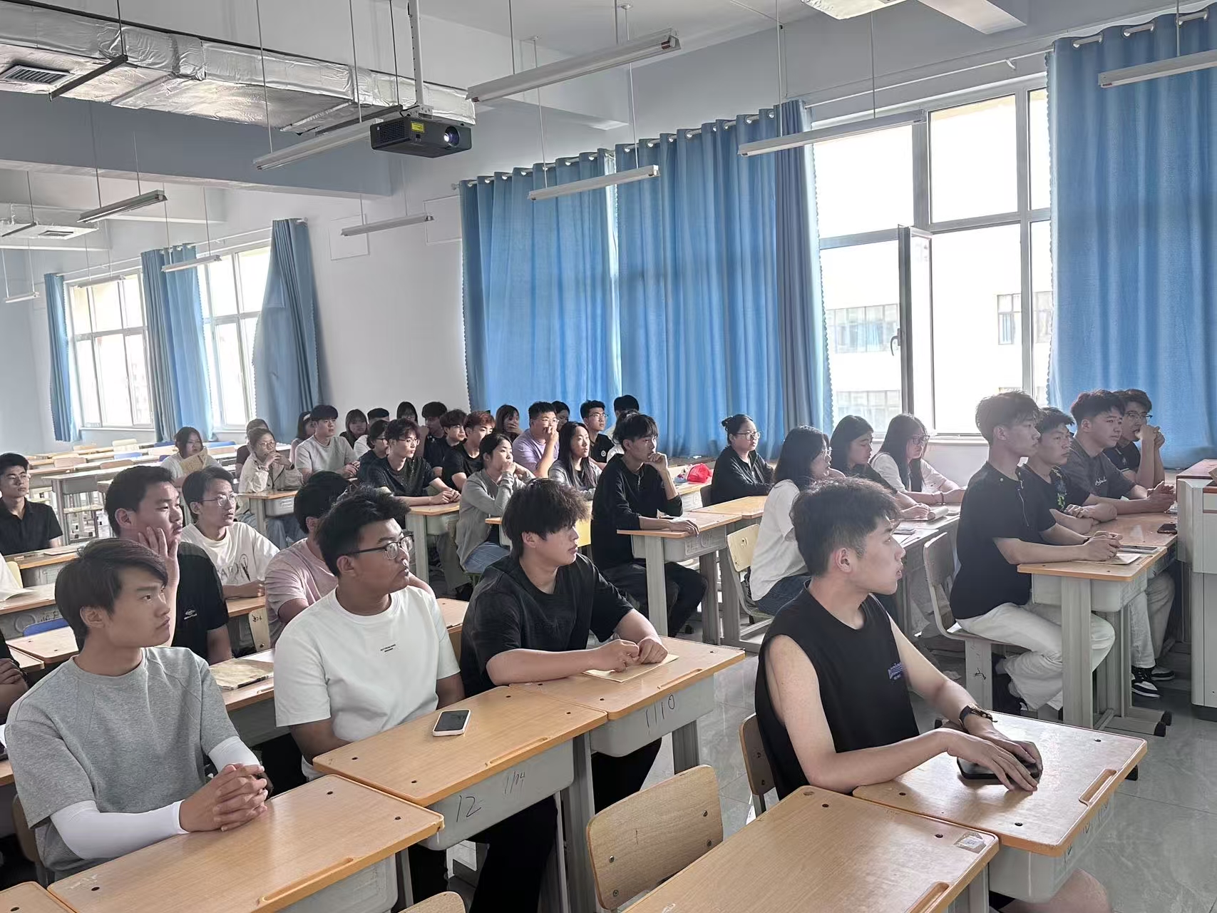 少妇被又大又粗又爽久久