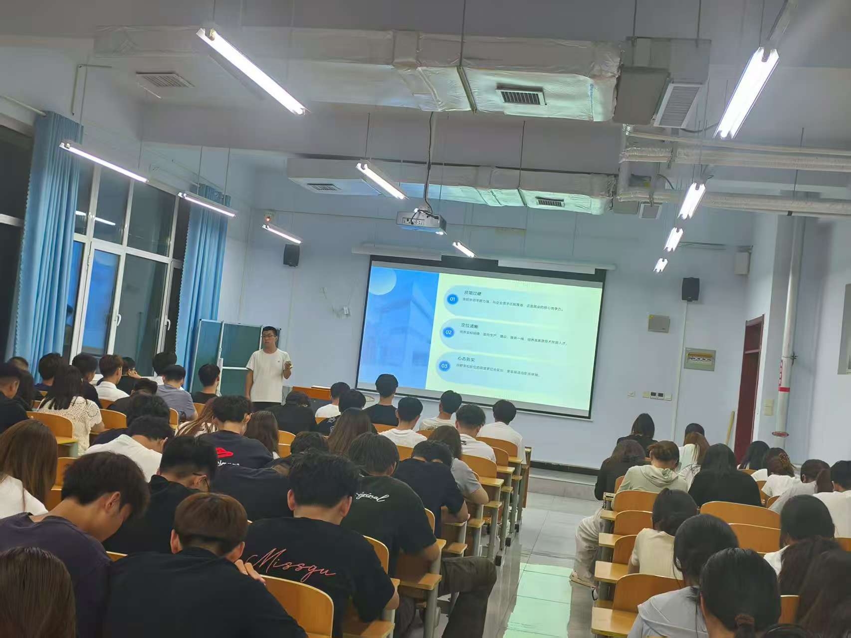 少妇被又大又粗又爽久久