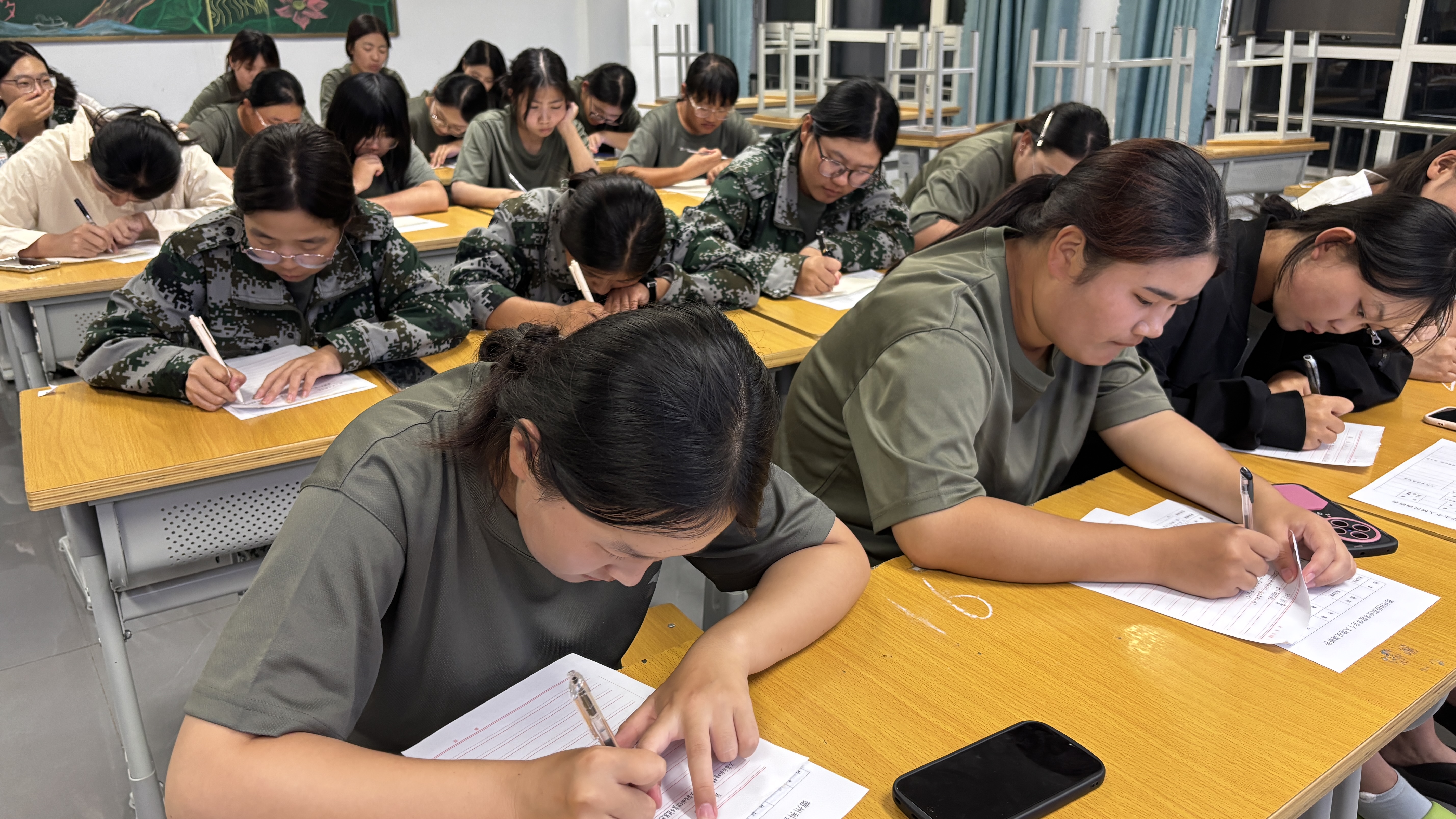 少妇被又大又粗又爽久久