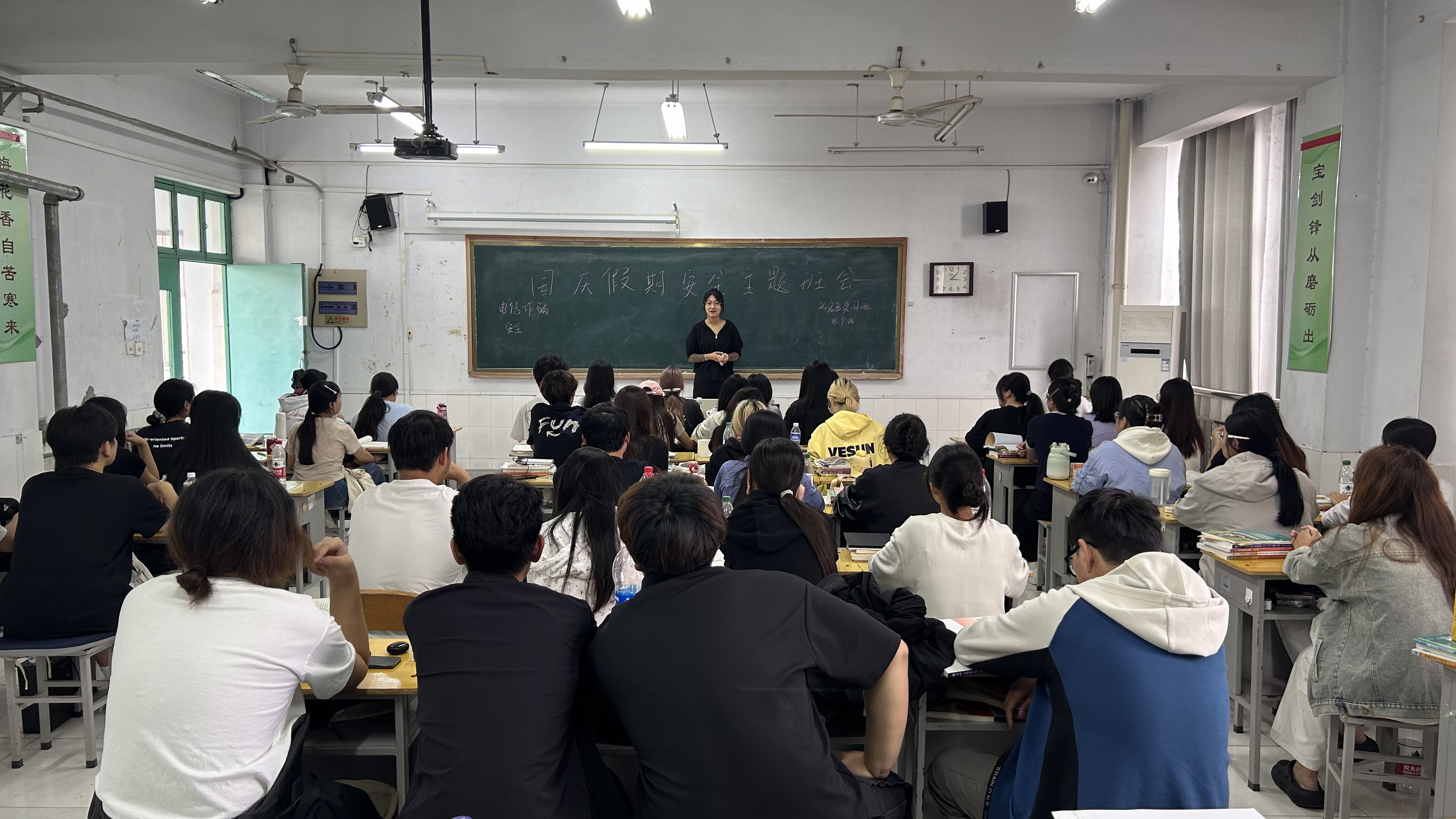 少妇被又大又粗又爽久久