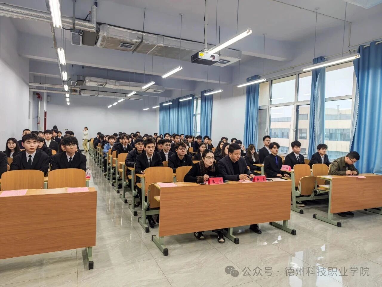 少妇被又大又粗又爽久久