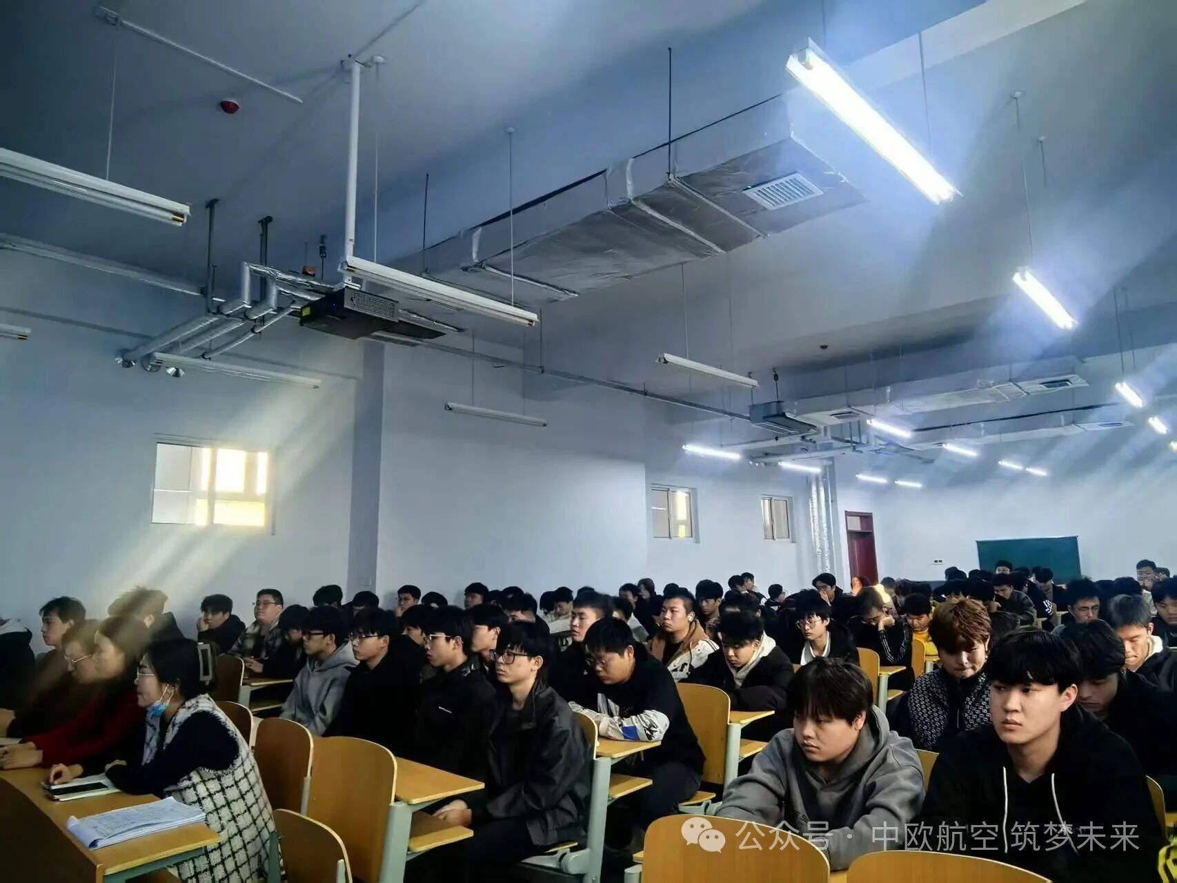 少妇被又大又粗又爽久久